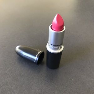 MAC Lustre Lipstick in Lustering 👄